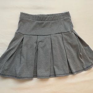 Boutique Houndstooth Skirt